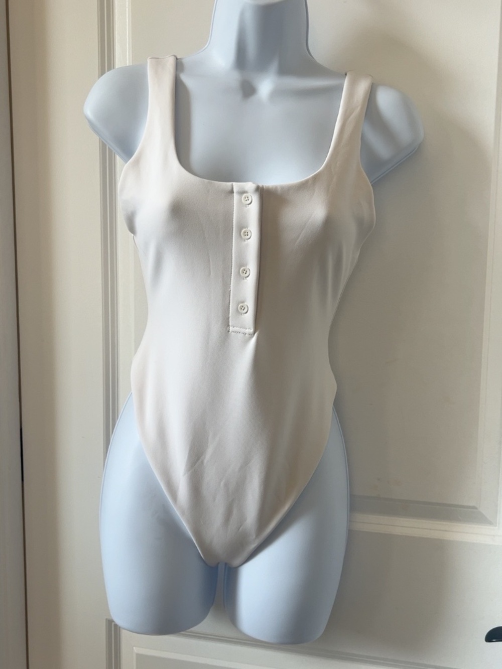 Alice + Olivia Classics Ivory Square Neck Button Bodysuit Small